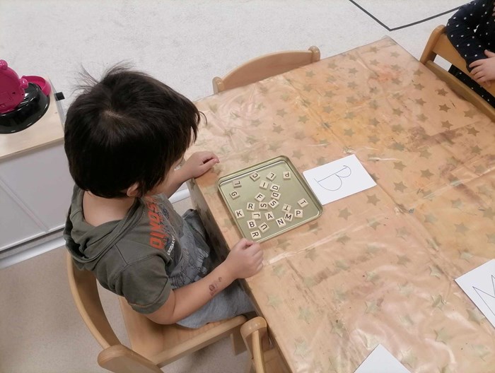 hledáme stejné písmenko