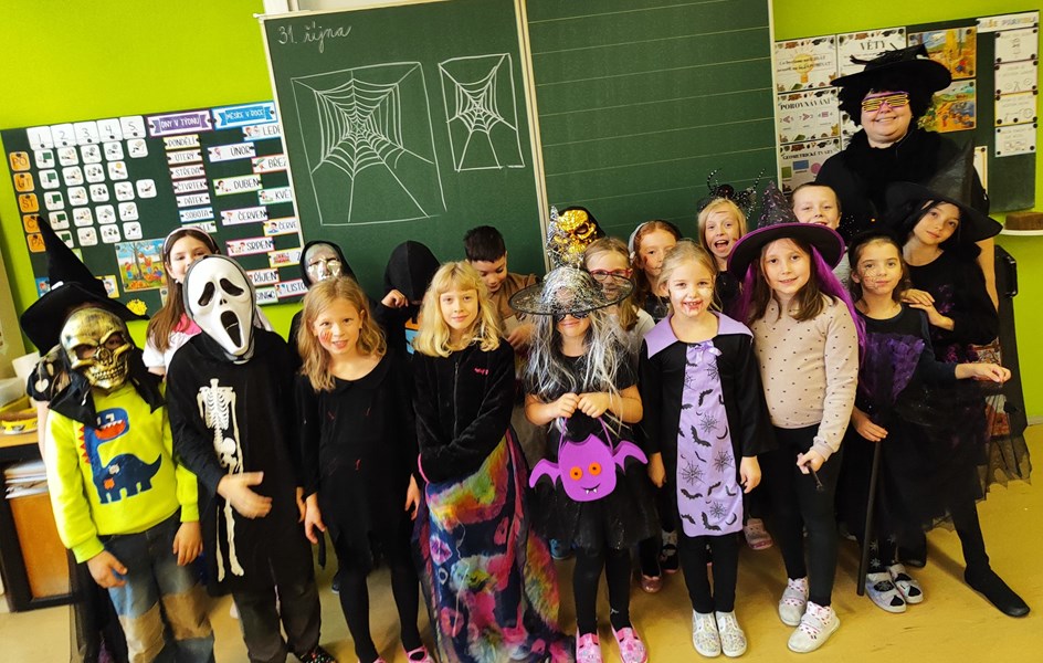 První stupeň žije Halloweenem! - zvětšit obrázek
