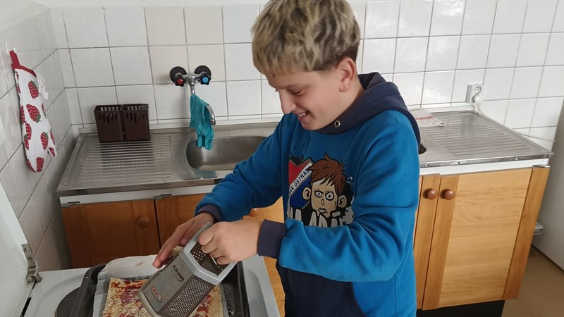 V 5. B to vonělo pizzou i sušenkami!